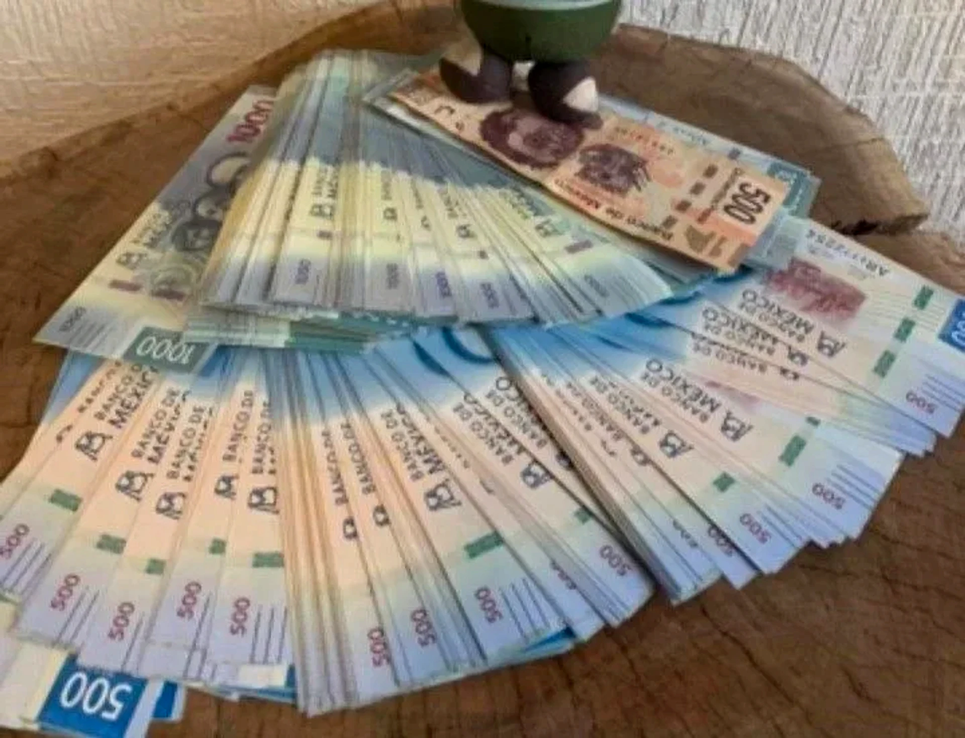 $20,000 PESOS MEXICANOS